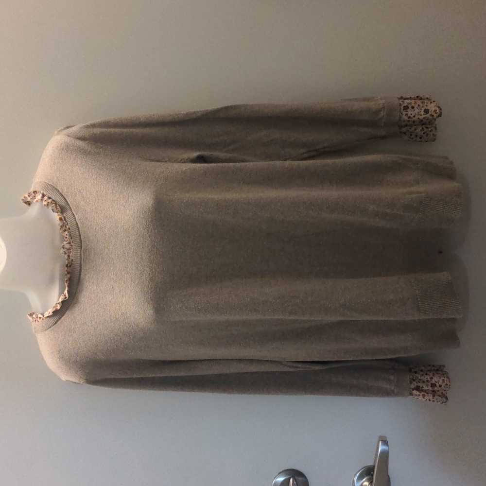 ***LAST CHANCE***Loft beige and floral sweater